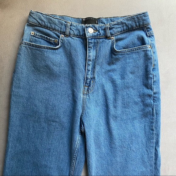 ASOS DESIGN High Rise Stretch Straight Leg Jeans in Brightwash- 32/32 - Picture 4 of 6